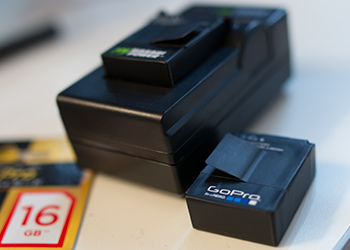 GoPro用社外充電器とバッテリ 