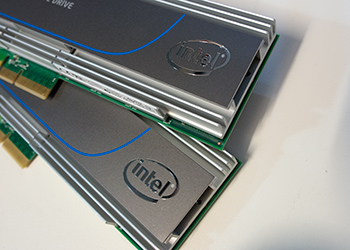 Intel P3600×2は、P3608