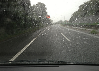 雨の東北道