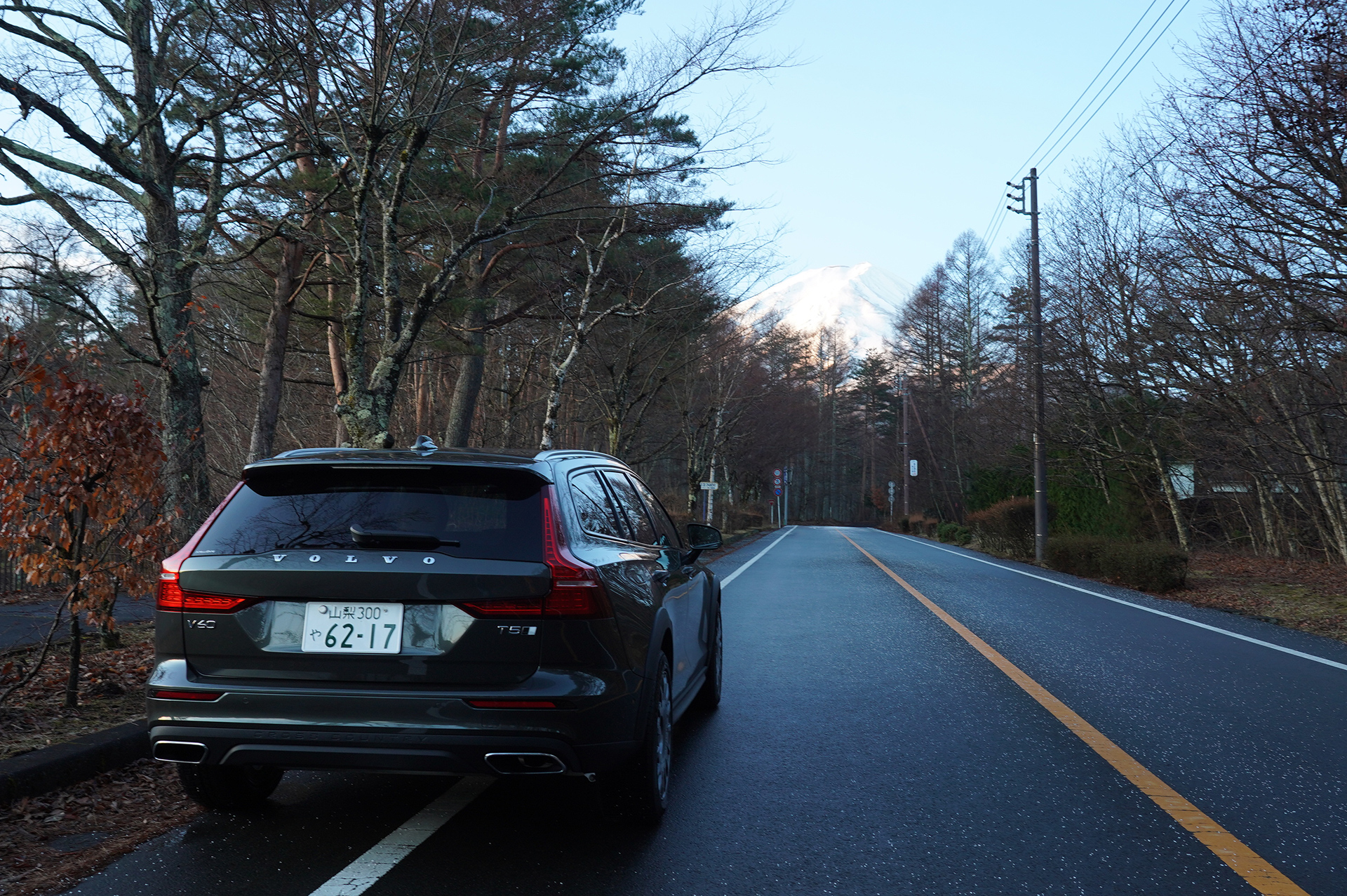 ボルボ V60CC PROと富士山