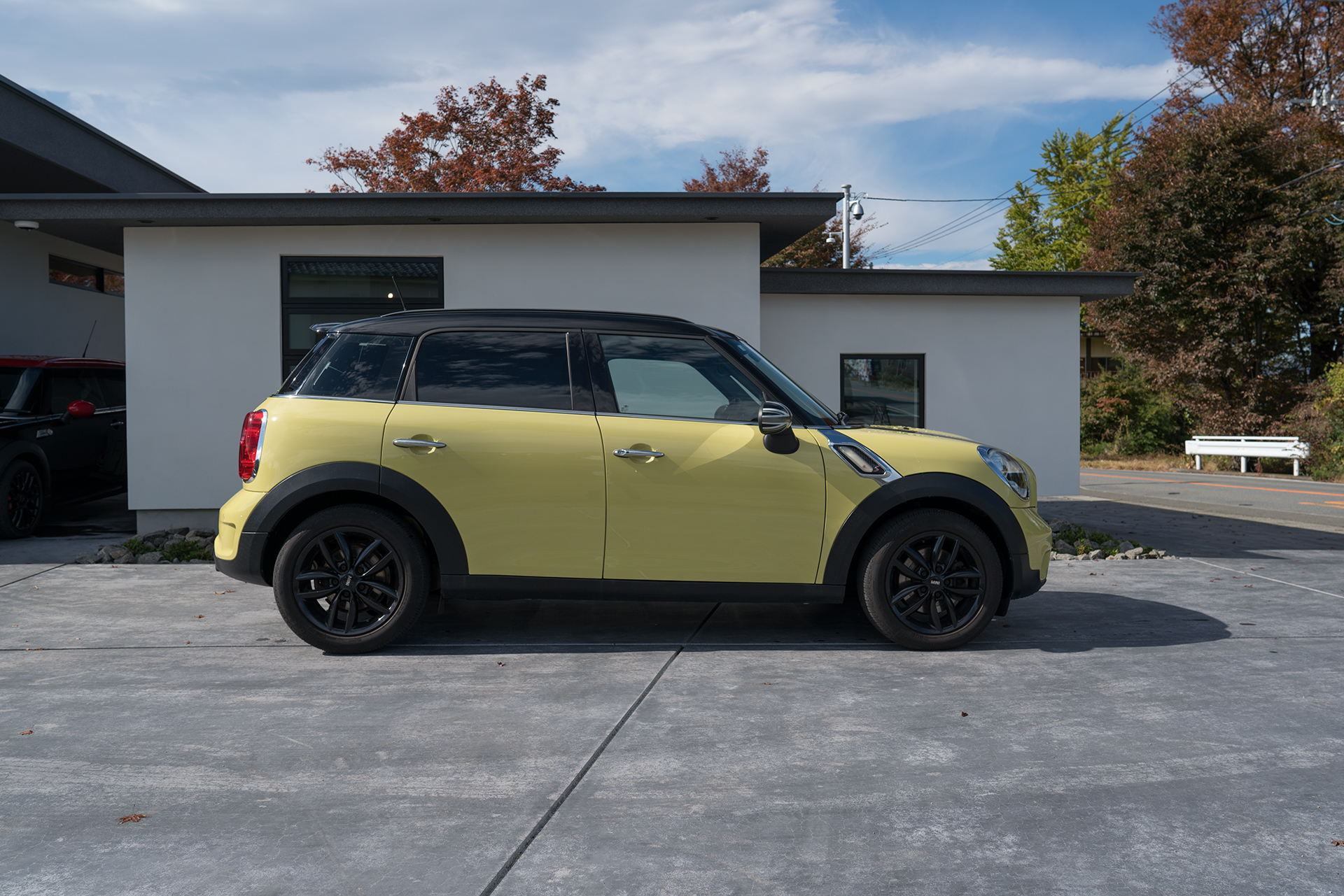 MINI Coper S COUNTRYMAN(クロスオーバー)　横から