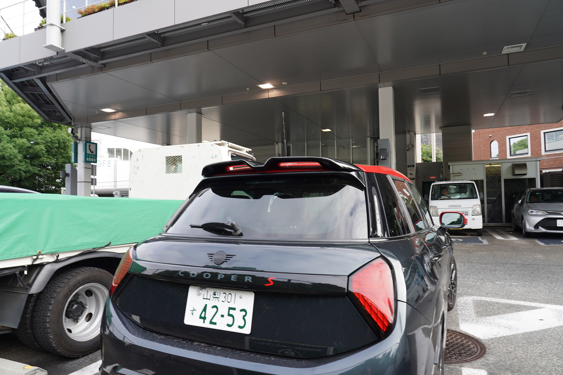 MINI　F65 代々木PAにて