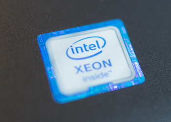 Xeon搭載